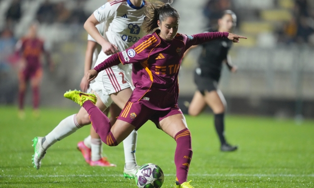 Bufera Dragoni, il padre insulta l'allenatore della Roma: "Perché non la fai giocare, sei un c...."