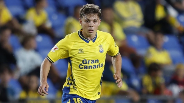 Amatucci: "Studio psicologia e gioco in spiaggia, il mio calcio alle Canarie. Nel nome di mia madre"