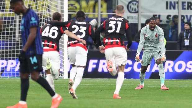 Pulisic-gol, Maignan eroe dei rigori: il Milan gode! Inter, due pali e la maledizione derby continua