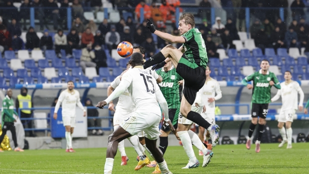 Thorstvedt all'ultimo respiro salva il Sassuolo. Pisa rimontato due volte