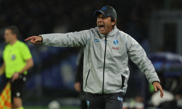 Conte: "Il Napoli non era morto. Ci godiamo la vittoria, poi metteremo l'elmetto per Roma"