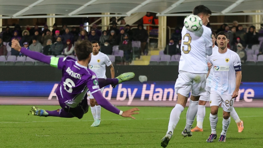 Tre gol annullati e una traversa di Dzeko: Fiorentina-Aek, gli highlights