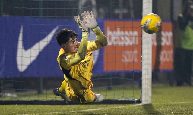 Longoni studia da... Maignan: il Milan si gode il suo baby pararigori