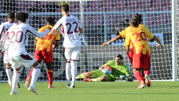 Lecce-Torino, le pagelle: diga Falcone (7,5), male Asllani (4,5)