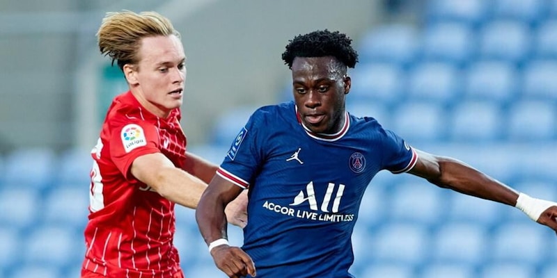 Calciomercato Roma, per Kalimuendo Massara non è solo. Zirkzee è in salita