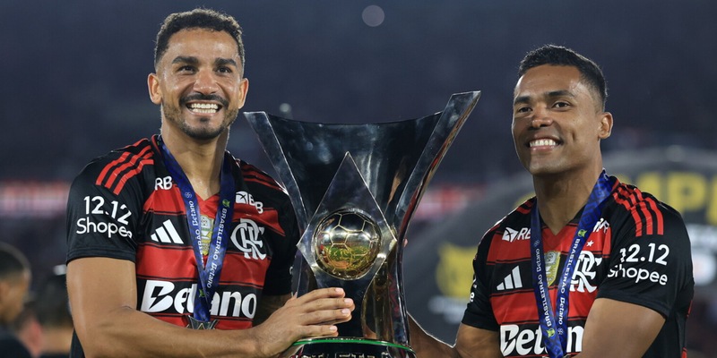 Danilo e Alex Sandro conquistano lo scudetto col Flamengo: terzo trofeo per gli ex Juve