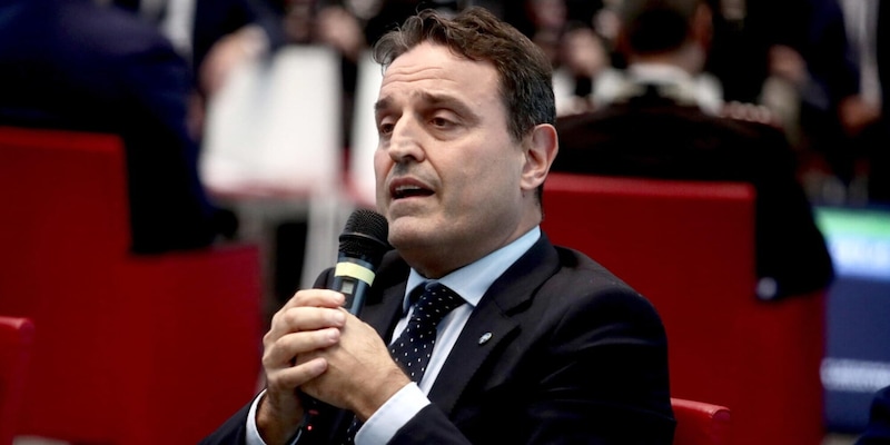 Pressioni, chat e designatori: il capo degli arbitri deferito da Chin&eacute;