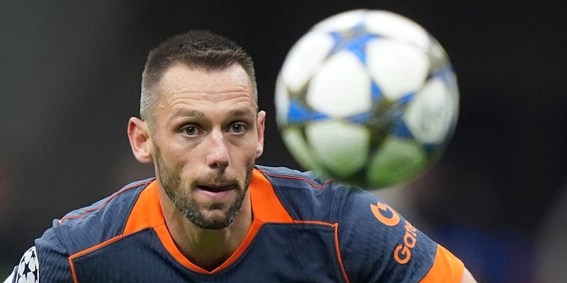 Non solo Frattesi, anche De Vrij vuole lasciare l&rsquo;Inter! In Spagna: c&rsquo;&egrave; il Bar&ccedil;a su Bastoni, ma Ausilio...