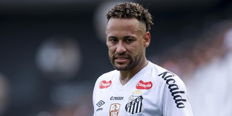 Neymar si opera per puntare al Mondiale: quando pu&ograve; tornare a giocare