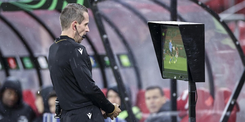 Var, possibili novità dal Mondiale in poi per doppi gialli e corner. E sulle ribattute dei rigori...