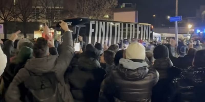 Assalto al pullman Juve a Napoli: per il Giudice Sportivo è più grave un coro delle bottigliate