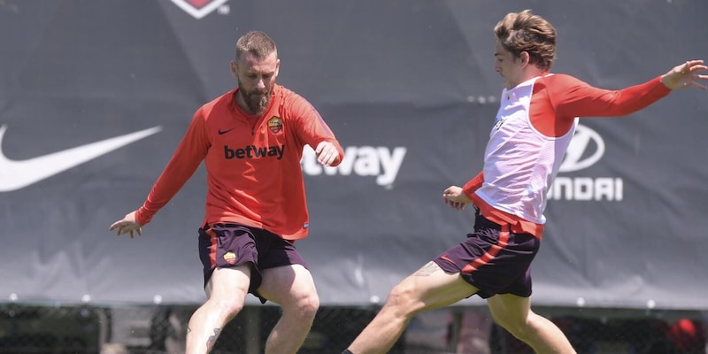 De Rossi e la battuta ai giornalisti su Zaniolo: "A Roma dovevamo picchiarlo, ma stesse buono con l'Udinese..."