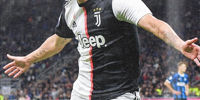Gli auguri Juve all'ex scatenano i tifosi: "Quando eravamo re", "Mi manchi", "Non l'avrei preso a quel prezzo ma..."
