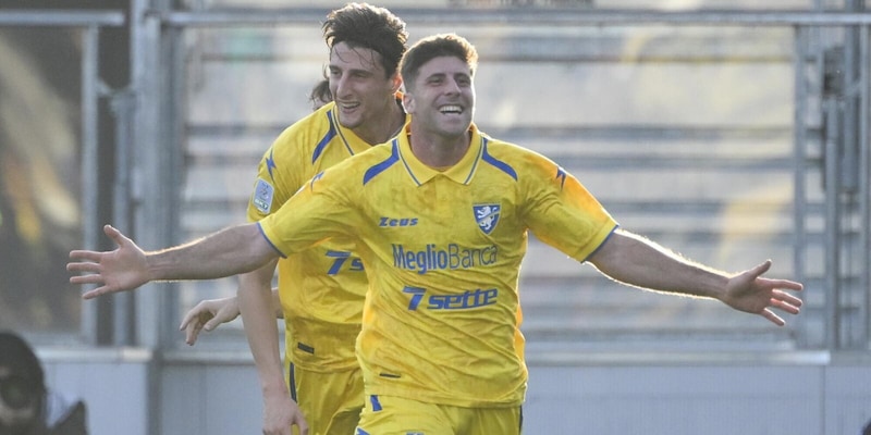 Frosinone capolista, Spezia ko. Poker del Monza, pari per Juve Stabia e Samp