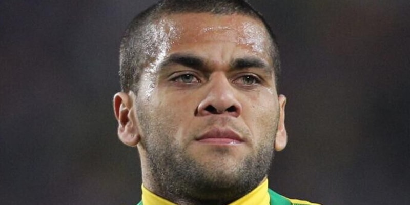 Clamoroso Dani Alves: potrebbe tornare a giocare. Ma con un trucco...
