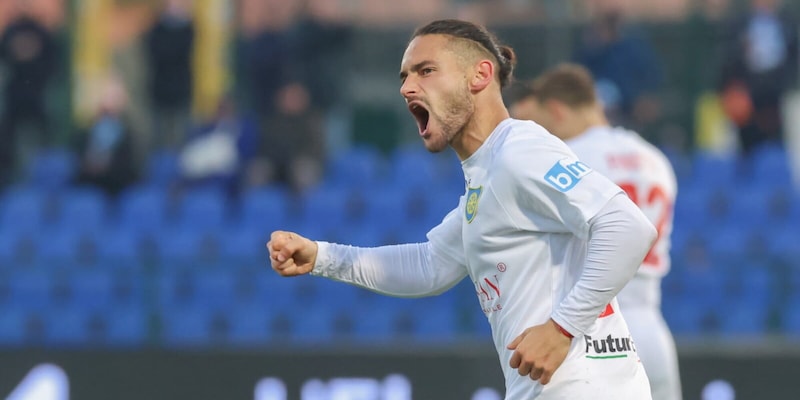 La Carrarese batte l'Entella: 3-1 con super gol di Schiavi. Infortunio per l'ex Juve Luis Hasa