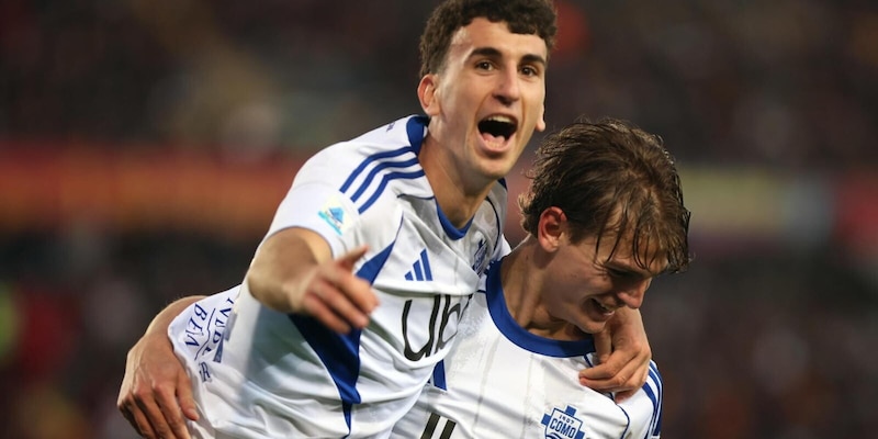 Lecce-Como 0-3: Nico Paz incanta, Fabregas sale al sesto posto. Espulso Di Francesco