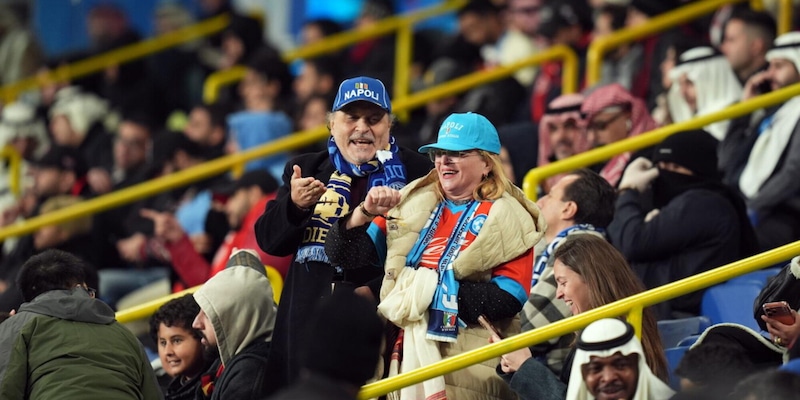 Supercoppa, tifosi bloccati per ore in aeroporto di ritorno dall'Arabia: le scuse della Lega Calcio