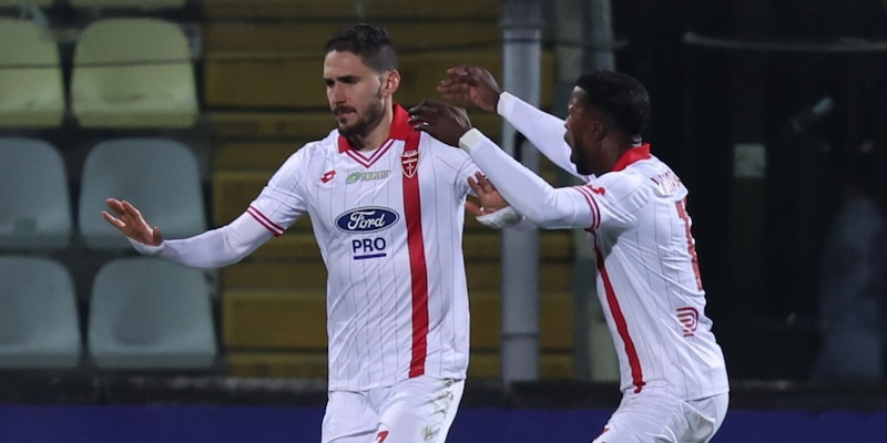 Il Monza espugna Modena in rimonta ed aggancia il Frosinone