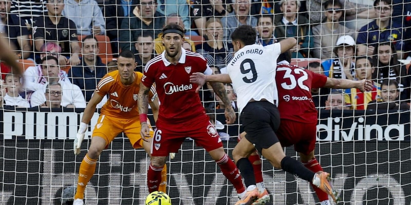 Liga, il Valencia agguanta un pari last minute contro il Siviglia