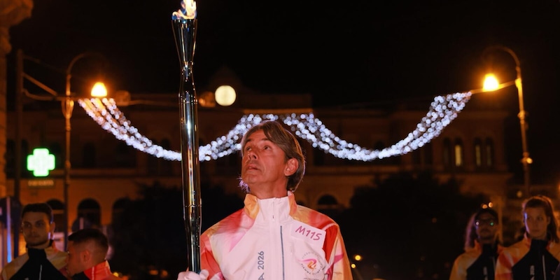 Milano-Cortina 2026, anche Pippo Inzaghi porta la torcia delle Olimpiadi Invernali a Palermo