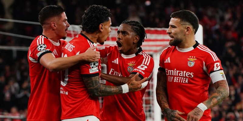 Conte, due schiaffi da Mourinho in Champions: Napoli a rischio eliminazione! City ok, Arsenal primo