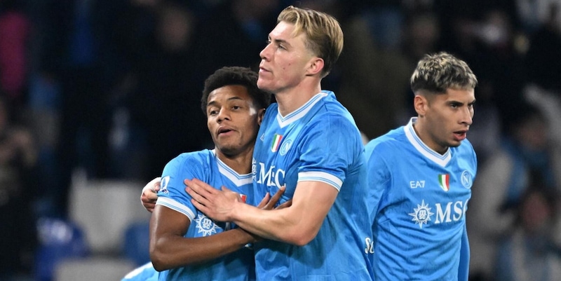 Hojlund e Neres superstar, Napoli vola. Spalletti, Yildiz non si toglie mai: - 8 da Conte