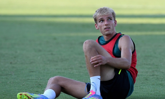 Doppio cambio forzato in Lazio-Bologna: risentimento muscolare per Isaksen e Casale