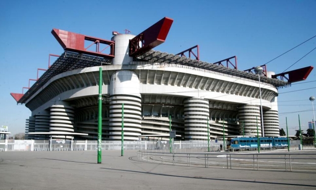 Paura prima di Milan-Verona, tifoso in arresto cardiaco: soccorso d'urgenza, è in codice rosso