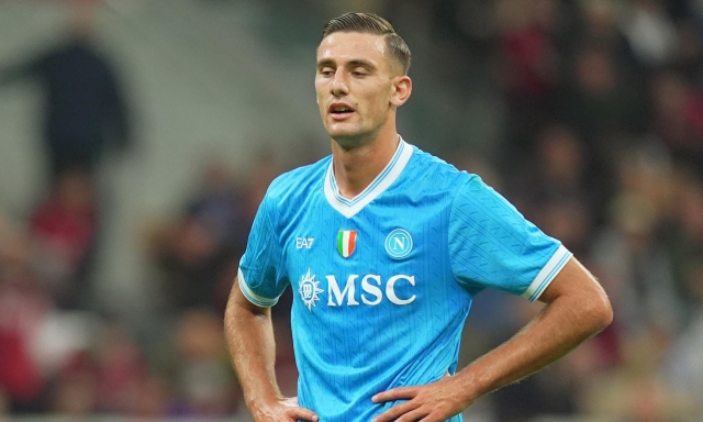 Lucca segna al Cagliari, i tifosi lo fischiano ma lui risponde con un post d'amore per il Napoli