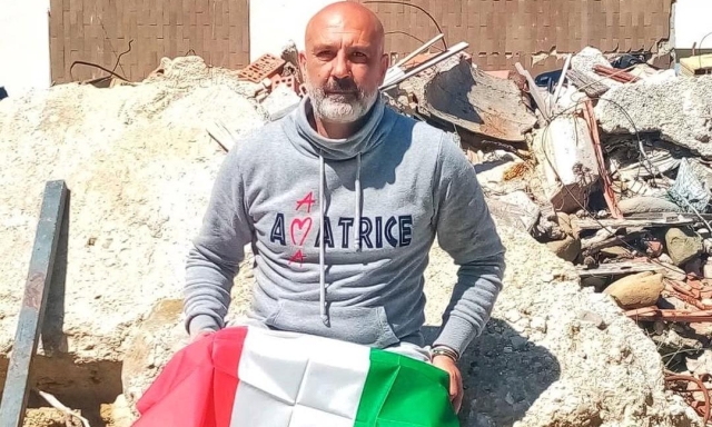 Pirozzi: "Ad Amatrice ho perso 239 amici. La notte penso ancora alle urla delle persone sotto le macerie"