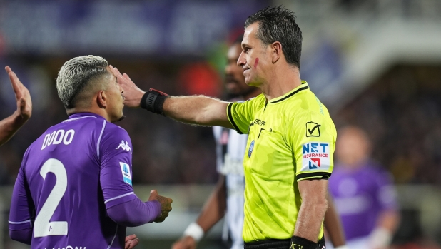 Basta slealtà: arriva la svolta Ifab anti-simulazioni. La Fiorentina rivede l’incubo del ’93