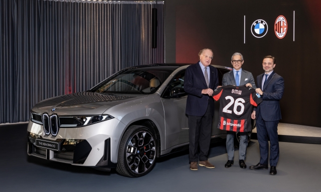 Milan in campo con le nuove Bmw: le scelte di calciatori e staff tecnico