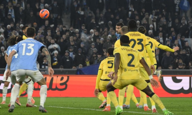 Proteste Milan per il calcio d’angolo del gol di Zaccagni. Ecco cos’è successo