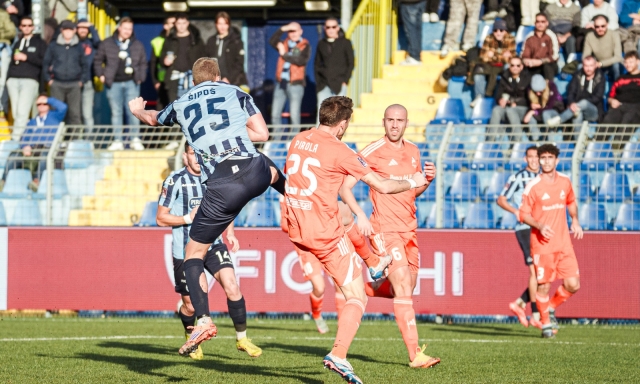 Il Lecco stende l'Alcione e accorcia sul Vicenza. Tris dell'Ascoli sul Forlì. Brescia, esonerato Diana