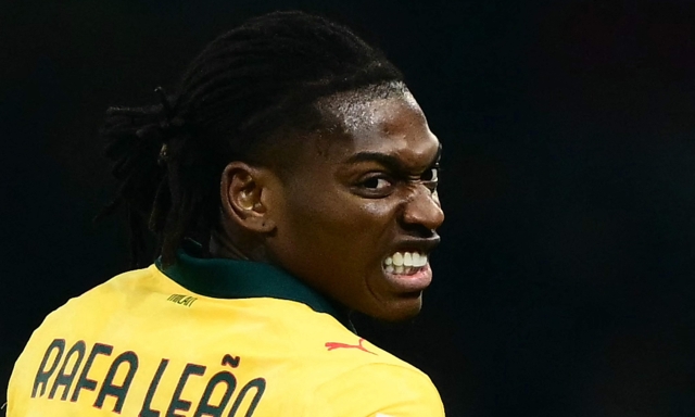 Guai per Allegri: Leao costretto al cambio al 31' contro il Toro. Out per un problema muscolare