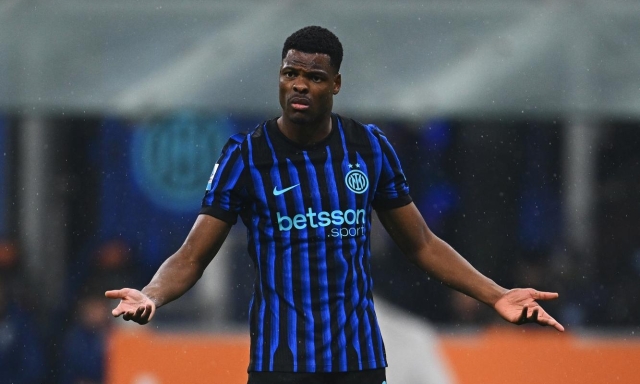 Inter, Dumfries operato alla caviglia a Londra: fuori 2-3 mesi, la società torna sul mercato