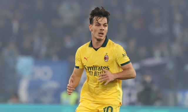 Napoli-Milan, le formazioni ufficiali: Conte punta su Hojlund, Allegri con la sorpresa Jashari