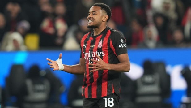 Milan, il mercato fa flop. Che abisso tra Hojlund e la coppia Nkunku-De Winter