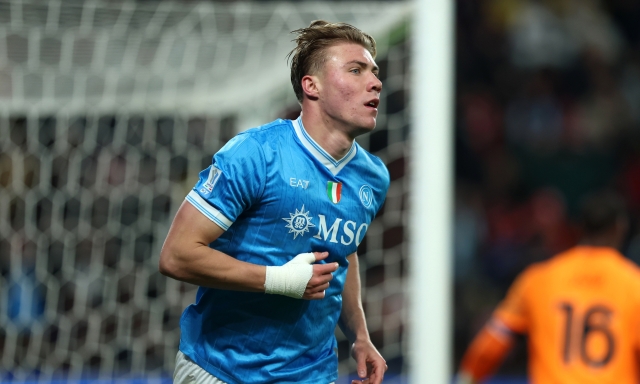 Napoli-Bologna, le formazioni ufficiali: Conte si affida a Hojlund, Italiano punta su Castro