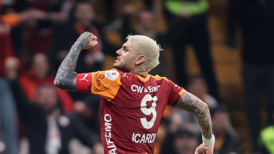 "Si è tinto i capelli, voleva segnare!": telecronista impazzisce al gol di Icardi