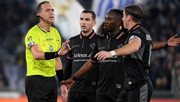 Le pagelle degli arbitri: 5 ai pasticci di Pairetto. Sozza 7, fa giocare Juve-Roma