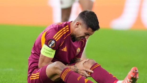 Pellegrini rischia un lungo stop per un problema a un quadricipite. Ansia Roma, si teme una lesione