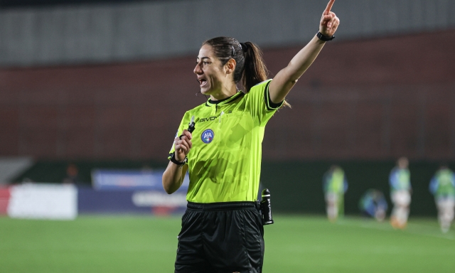 Eclissi di Maria Sole. Abbiamo l'arbitro donna più brava del mondo, ma in Italia fischia sempre meno