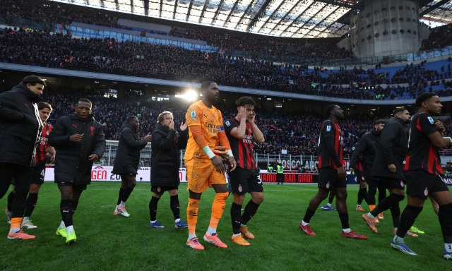 Dieci mesi fa "Tirate fuori i cog...", ora ogni calciatore ha il suo coro: così il Milan s'è preso San Siro
