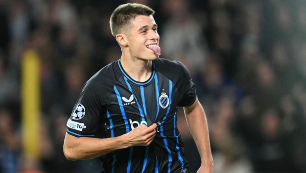 Milan, tifoso in più a San Siro: a tifare c'era anche Tresoldi del Bruges (e scatta il selfie con Leao)