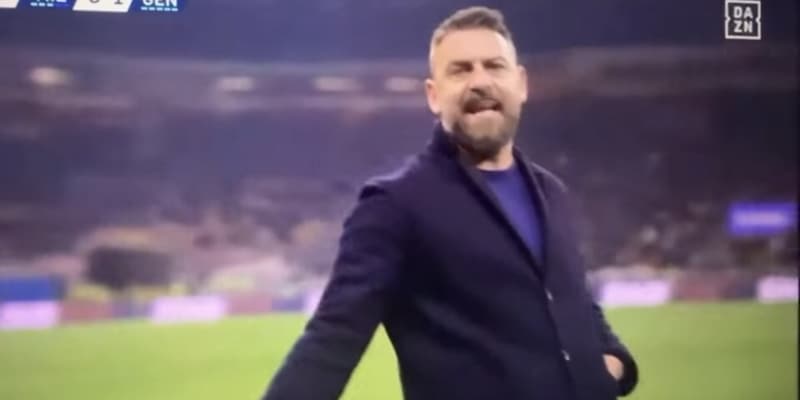La telecamera inquadra De Rossi, la reazione &egrave; viralissima: "Co' sta caz..."