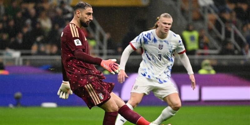 Guardiola promuove Donnarumma anche in campo: "E' molto pi&ugrave; bravo con i piedi"