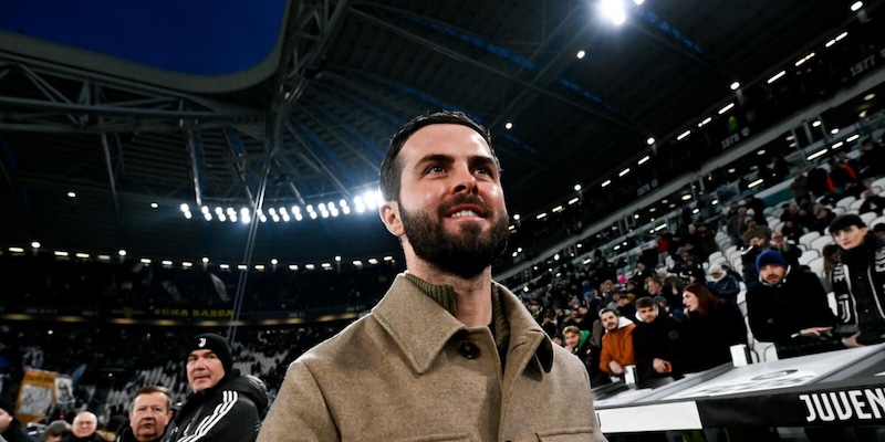 Pjanic si ritira con un messaggio da brividi: "Il calcio era la mia musica..."