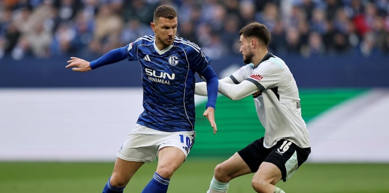 Lo Schalke perde ancora, le parole di Dzeko sono virali: "Dicevano che ero malato..."